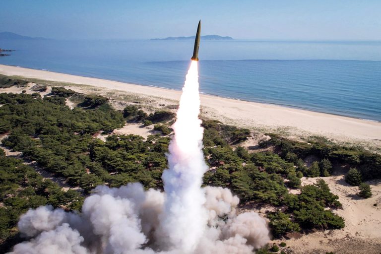 Coreea de Nord lansează o posibilă rachetă balistică în timpul exercițiilor militare ale SUA