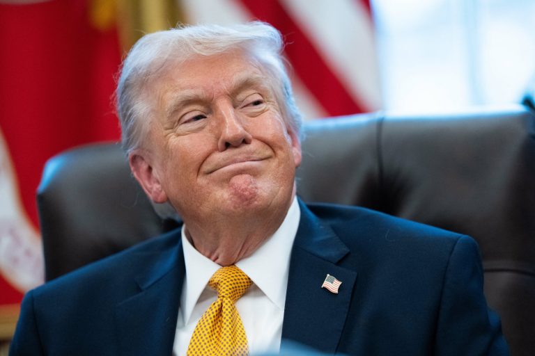 Cota de popularitate a lui Donald Trump în SUA a scăzut la 36% din cauza creșterii prețurilor la combustibili.