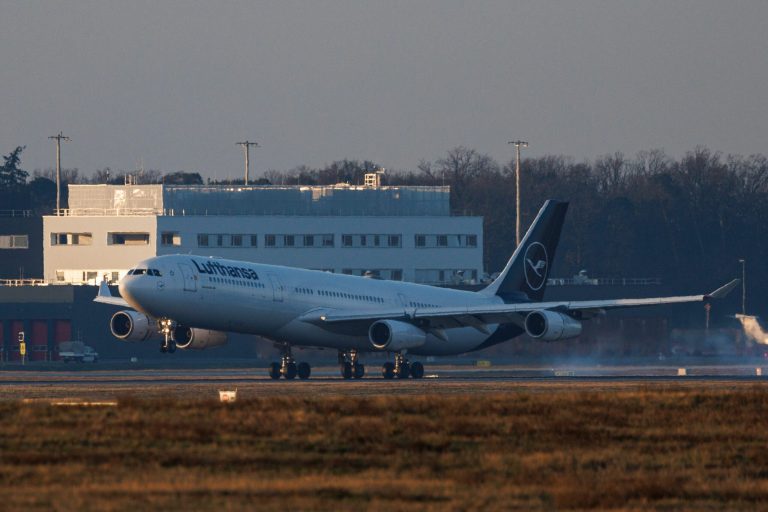 Criză aeriană: Zboruri din Franța și Israel obligate să se întoarcă din cauza atacurilor cu rachete.