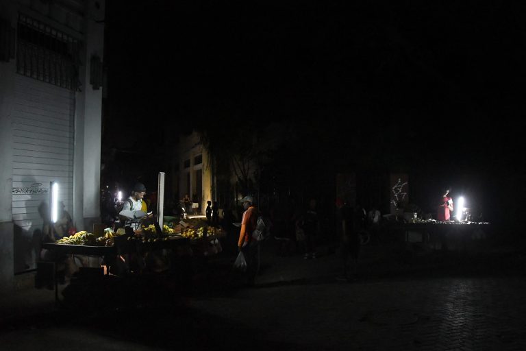 Cuba, din nou în beznă. A șaptea întrerupere totală de curent în 18 luni lasă 10 milioane de oameni fără electricitate.