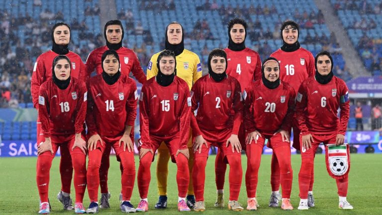 Din cele șapte jucătoare ale echipei de fotbal a Iranului, cinci s-au întors din Australia în Teheran, iar două au solicitat azil.