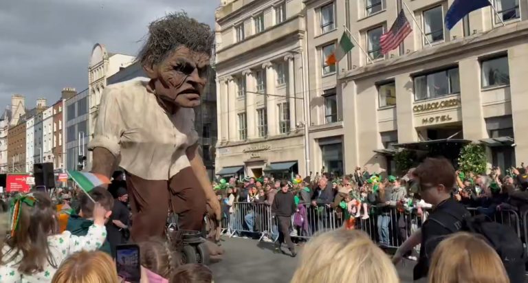 Dublin în sărbătoare de Sf. Patrick: peste 500.000 de oameni la paradă, condusă de actorul Paul Mescal