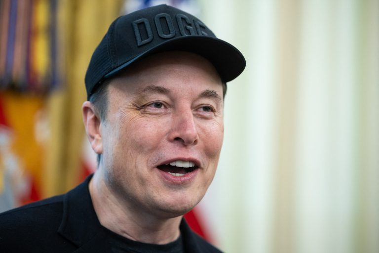 Elon Musk depune mărturie într-un proces privind acuzațiile de scădere a valorii acțiunilor Twitter înainte de achiziție.