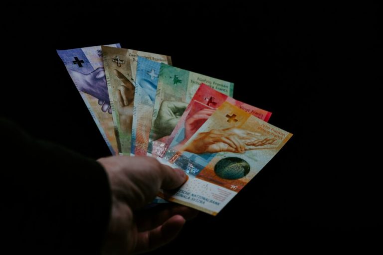 Elvețienii au decis ca garantarea plăților în numerar să fie inclusă în constituția țării.