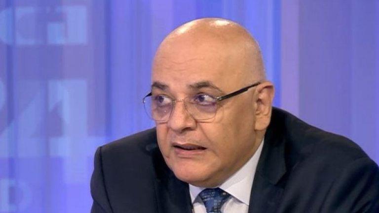 Eternul Raed Arafat: de când conduce DSU, ce scandaluri a evitat și care sunt noile acuzații. Deși neagă orice suspiciune, procurorii i-au confiscat telefonul.