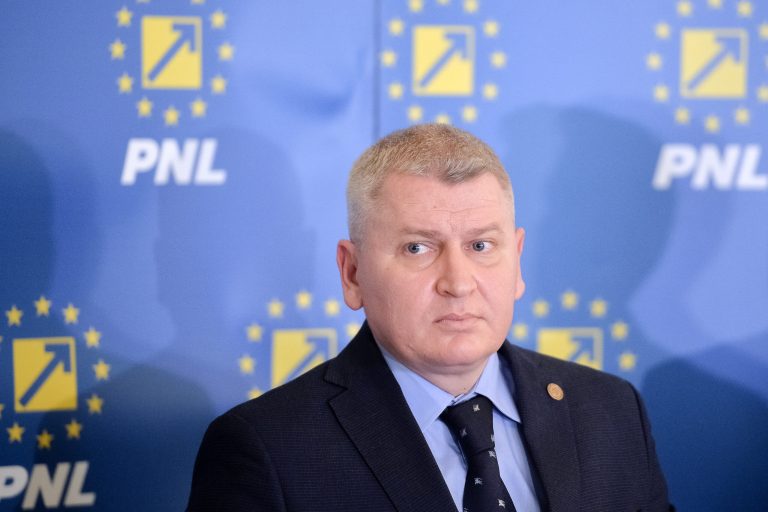 Florin Roman afirmă că PSD a cedat în negocierile bugetare: „Grindeanu nu va mai fi premierul PSD la rotativă, ci un alt membru PSD”