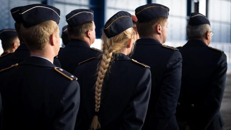 Germania impune reguli noi în Armată referitoare la bărbi și coafuri