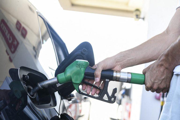 Grecii trec granița în Bulgaria pentru combustibil ieftin