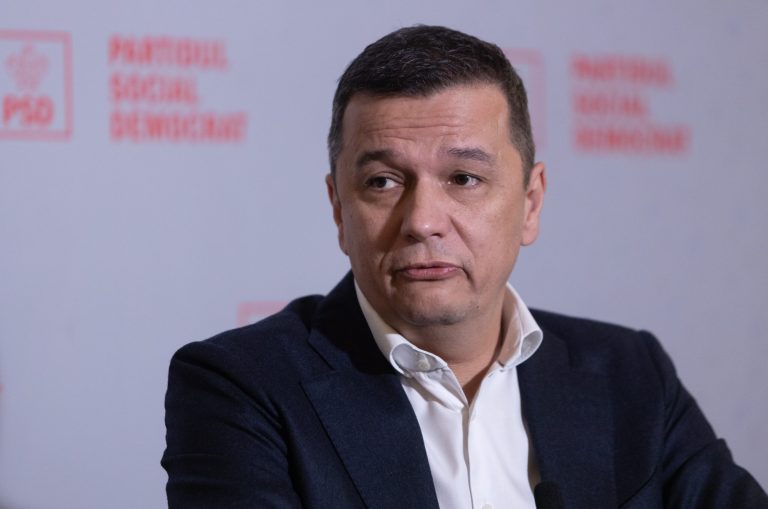 Grindeanu critică reacția întârziată a lui Bolojan după creșterea prețurilor la carburanți: Cinism față de români