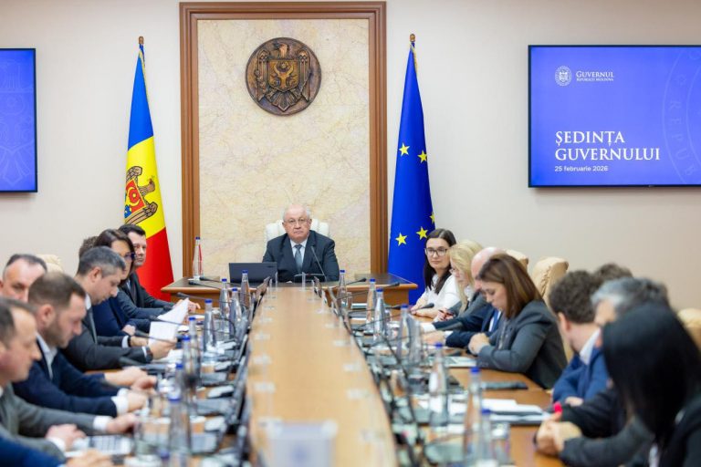 Guvernul Moldovei solicită instituțiilor să reducă cheltuielile de transport cu 20%, din cauza creșterii prețurilor.