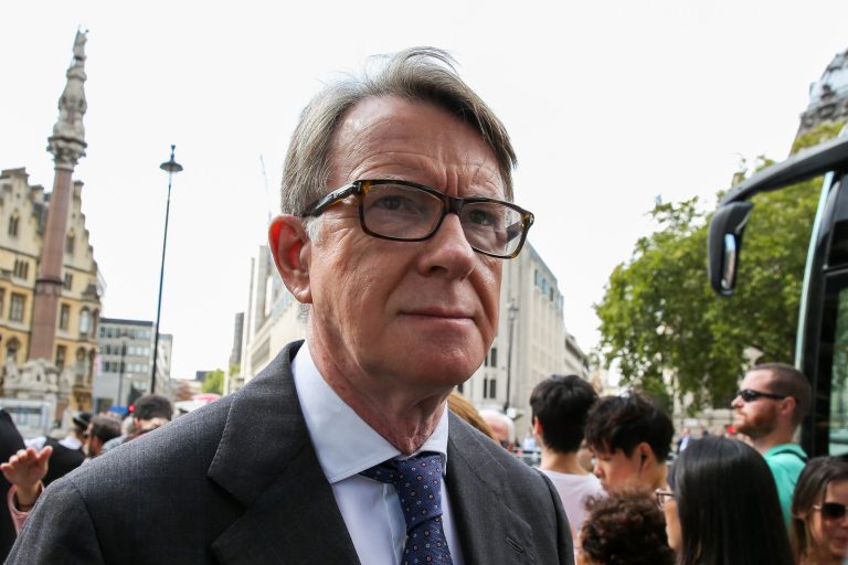 Guvernul britanic a publicat primul set de documente referitoare la numirea lui Mandelson în funcția de ambasador.