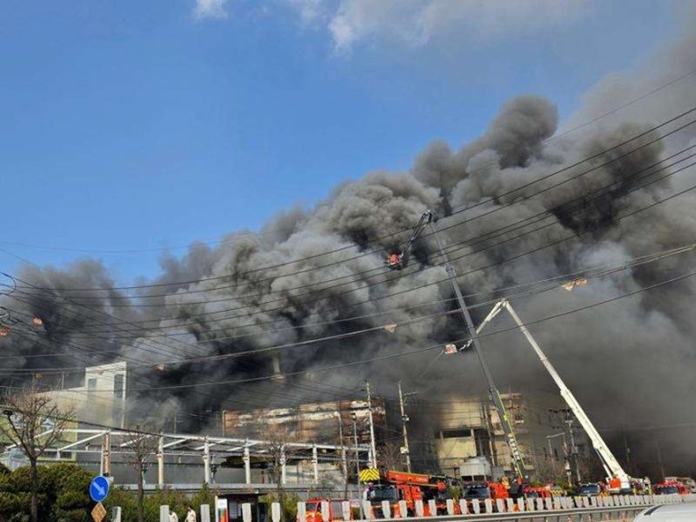 Incendiu la o fabrică de piese auto din Coreea de Sud: 14 decedați și 60 de răniți.