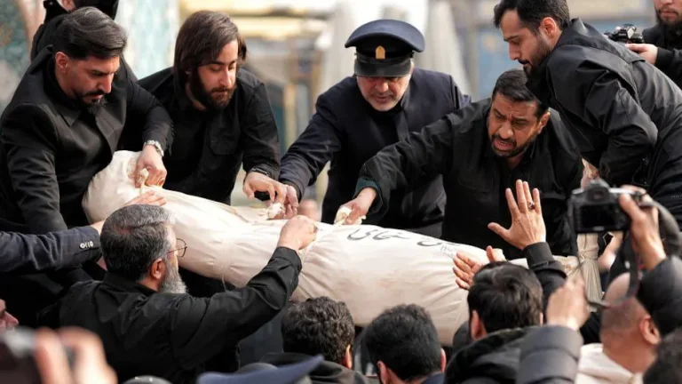 Iran International: Trupul secretarului Consiliului Suprem de Apărare al Iranului a fost îngropat fără cap.