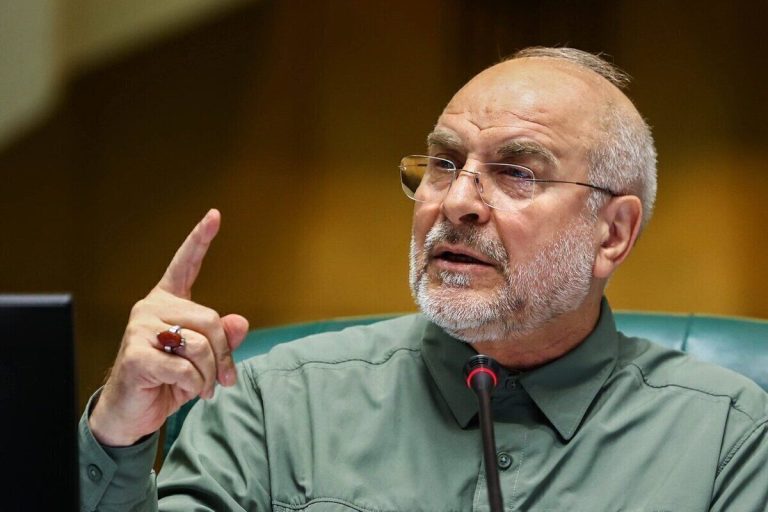 Iran: Strategia SUA de manipulare a petrolului prin contracte „pe hârtie” este inutilă. „Nu pot produce benzină!”