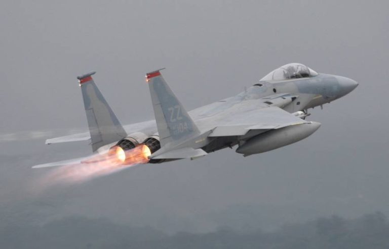 Iranul afirmă că a interceptat un avion F-15 american în sudul Teheranului.