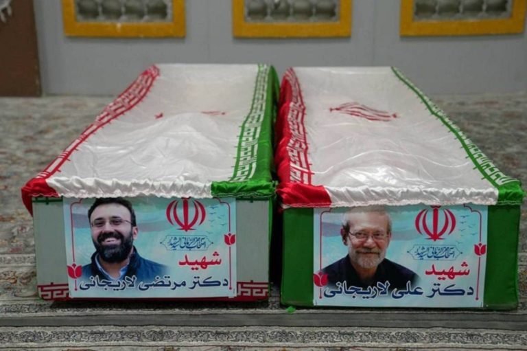 Iranul îl conduce pe ultimul drum pe Ali Larijani, asasinat într-un atac coordonat de Israel și SUA. Abbas Araghchi avertizează cu privire la „repercusiuni globale”.