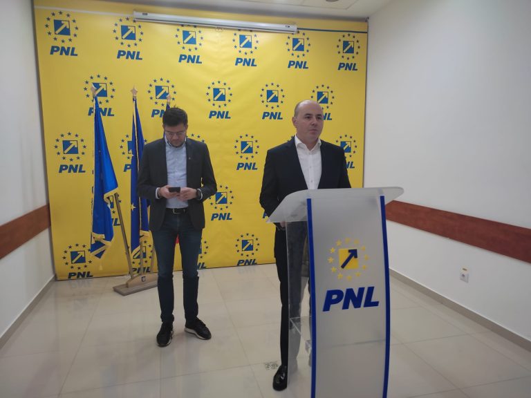 Liderul PNL Iași anunță negocieri pentru o alianță politică de dreapta între PNL, USR și alte partide în perspectiva alegerilor din 2028.