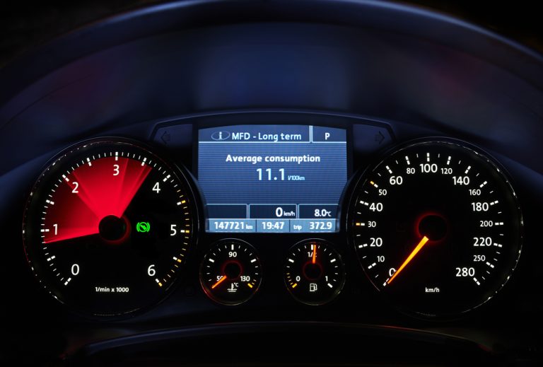 Motorina, aproape de 10 lei/litru. „Ziarul de Iași” explică metodele de reducere a consumului cu 30% în oraș și 25% în afara acestuia.