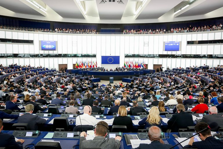 Parlamentul European aprobă, cu anumite condiții, Acordul comercial UE-SUA