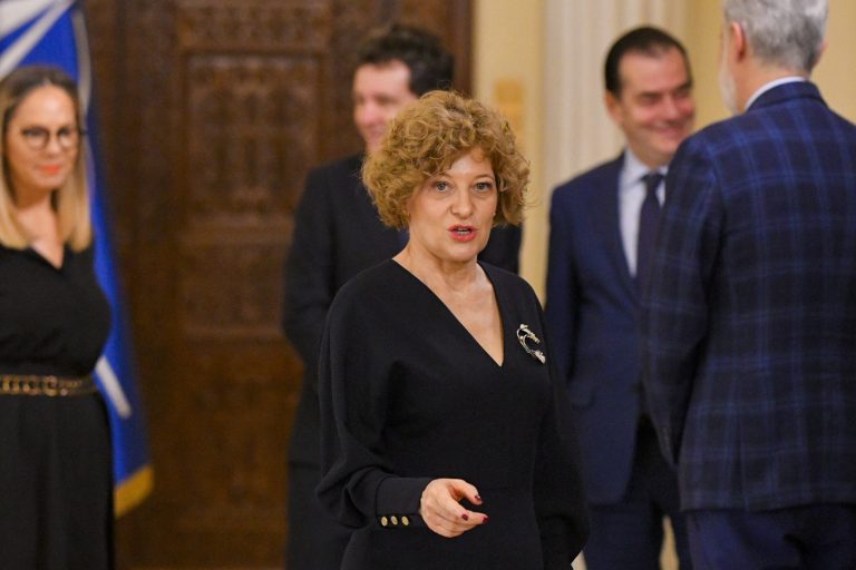 Peste 2.200 de reclamații pe platforma „Fără hârtie”. Gheorghiu: Statul știe să se saboteze singur.