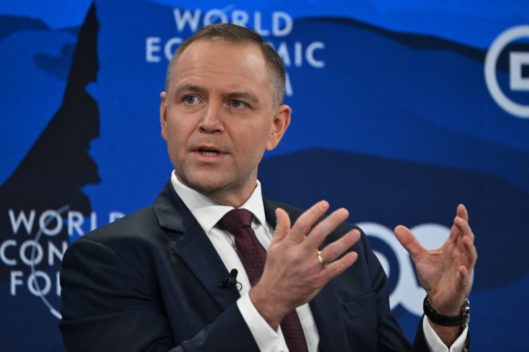 Polonia își reduce treptat sprijinul pentru refugiații ucraineni.