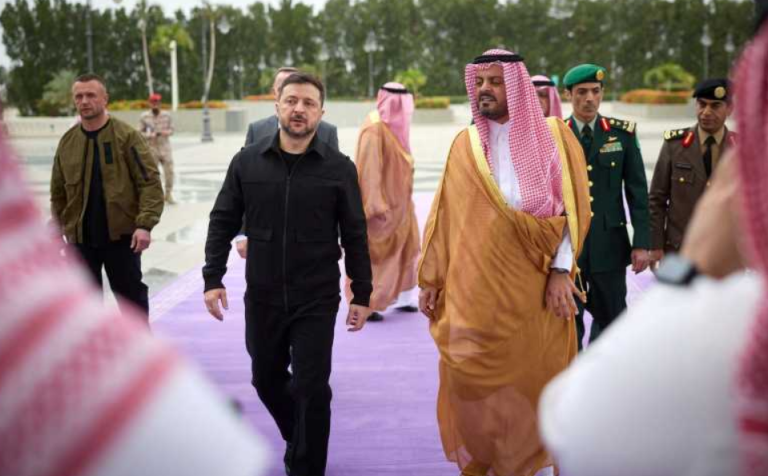 Președintele ucrainean Volodimir Zelenski, în vizită neașteptată în Arabia Saudită