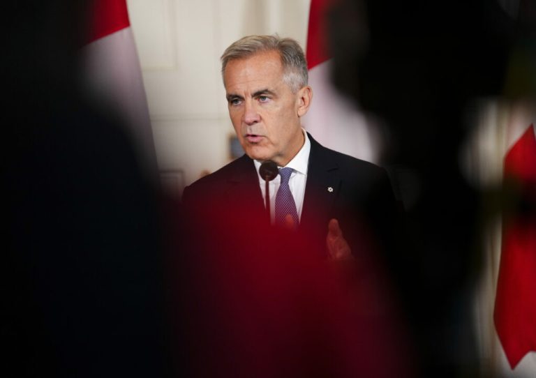 Prim-ministrul Canadei afirmă că fostul principe Andrew ar trebui exclus din linia de succesiune la tron.
