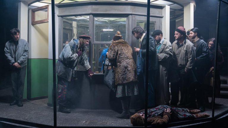 Radu Afrim se întoarce la Teatrul Național din Iași cu spectacolul „Digul și alte povestiri”, inspirat din prozele lui György Dragomán.