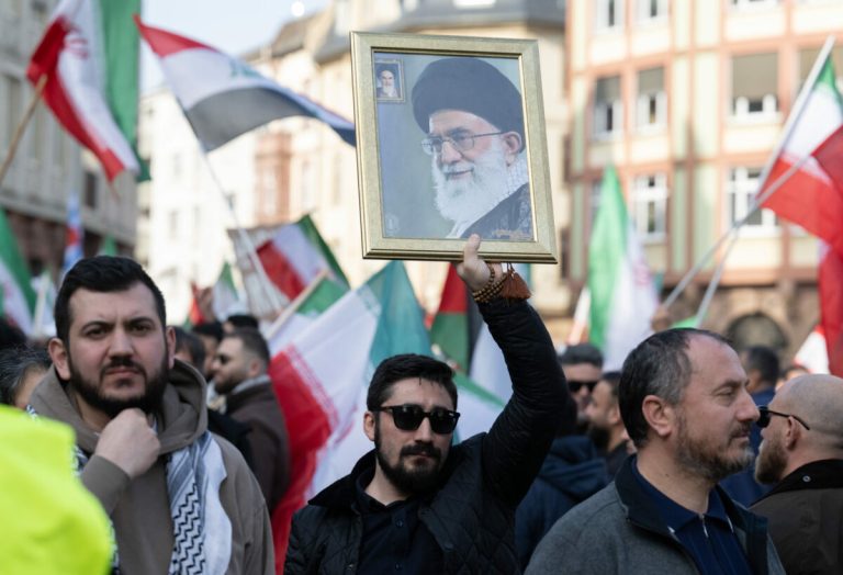 Regimul din Iran ar putea schimba strategia: se discută despre o bombă nucleară.