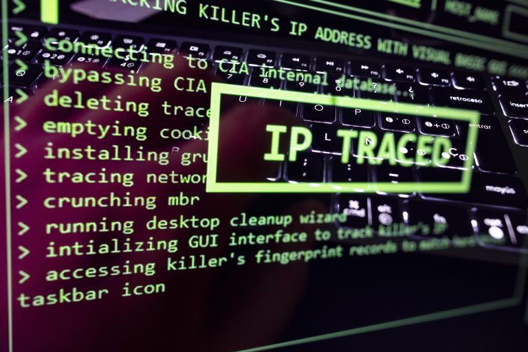 Serviciile olandeze: Hackerii ruși atacă conturile de Signal și WhatsApp ale oficialilor și militarilor