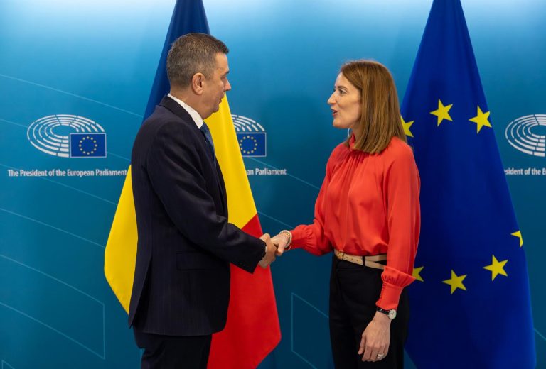 Sorin Grindeanu, la Bruxelles: Monitorizăm cu îngrijorare semnalele de apropiere între partidul premierului și George Simion / Mesajul Robertei Metsola