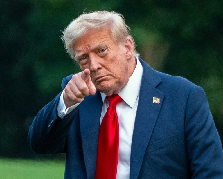 Trump afirmă că armata americană „se deplasează liber” în jurul Iranului și că „nu intenționează să negocieze un armistițiu”