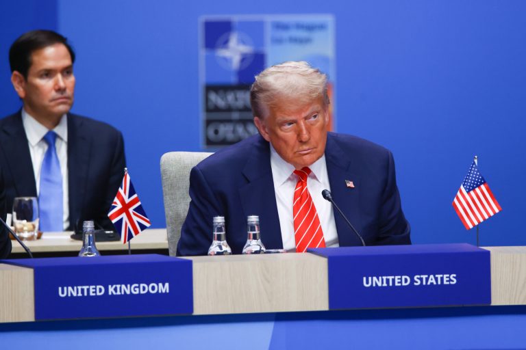 Trump își intensifică criticile la adresa NATO pentru lipsa de suport în conflictul din Iran.