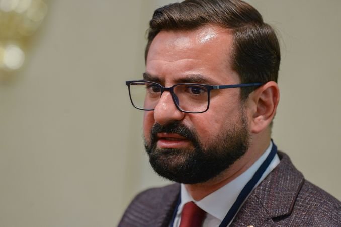 Un condamnat la închisoare cu executare este încă șef la o agenție ce administrează miliarde de euro. Fostul polițist Chesnoiu este membru PSD și are legături cu gruparea lui Paul Stănescu.