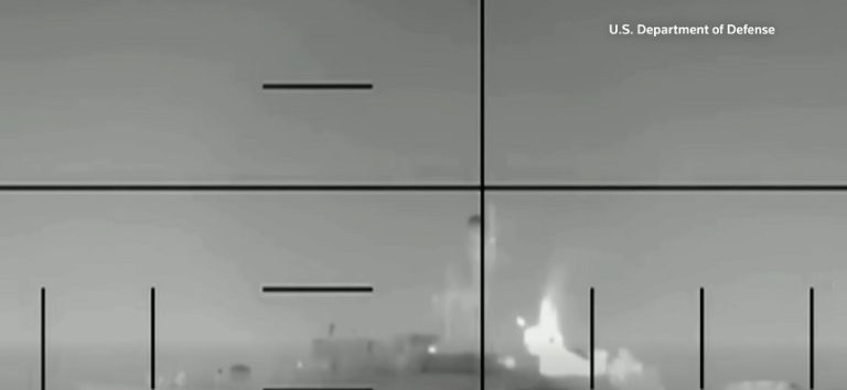 VIDEO – O premieră din Al Doilea Război Mondial – Imagini cu o navă iraniană torpilată de un submarin american