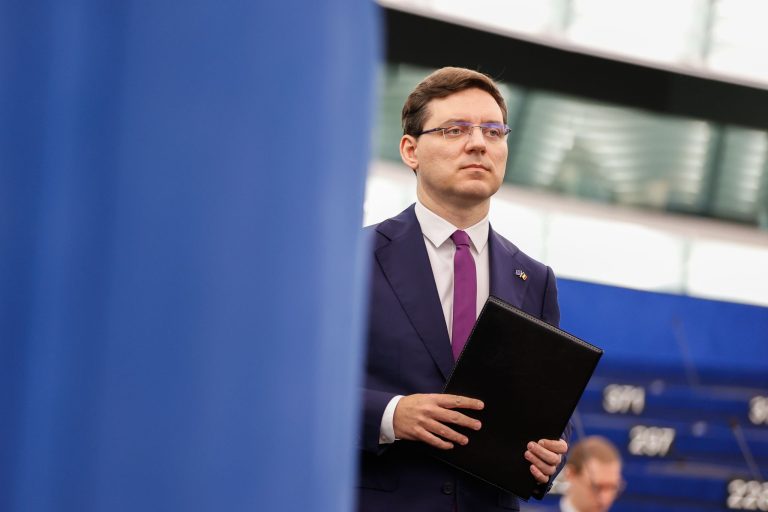 Vicepreședinte PE: Prețurile carburanților nu reprezintă doar o problemă de piață, ci și o problemă de viață.