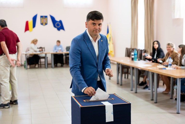 Vicepreședintele Camerei Deputaților, Adrian Cozma, este prins în Dubai din cauza intensificării conflictului.