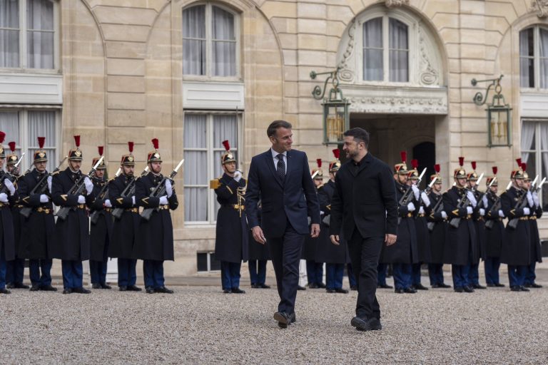 Zelenski și Macron au discutat despre apărarea Ucrainei și despre tensiunile din Orientul Mijlociu.