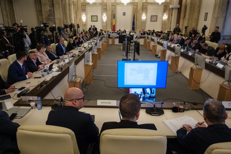 Ziua alianțelor neobișnuite. Cum au reușit PSD-UDMR-SOS să se unească împotriva PNL-USR-POT în legătură cu un amendament propus de social-democrați.