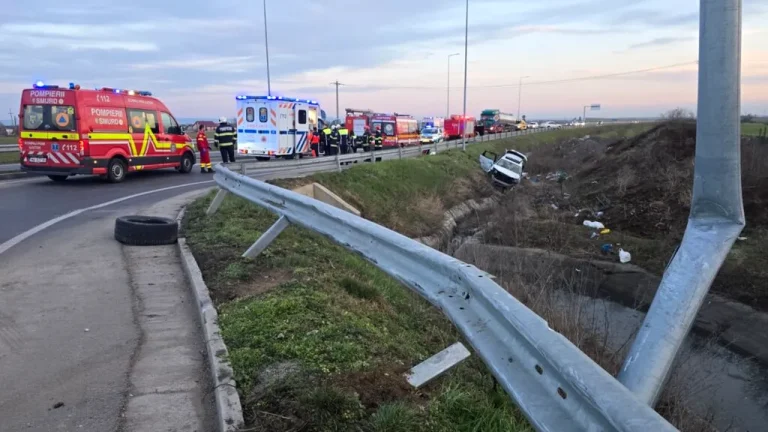 Accident grav lângă Satu Mare: două persoane blocate în mașină, una în stop cardio-respirator
