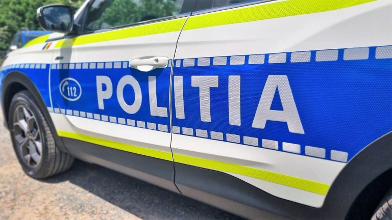 Anchetă a Poliției după un incident între două adolescente / Una dintre ele a fost dusă la spital.