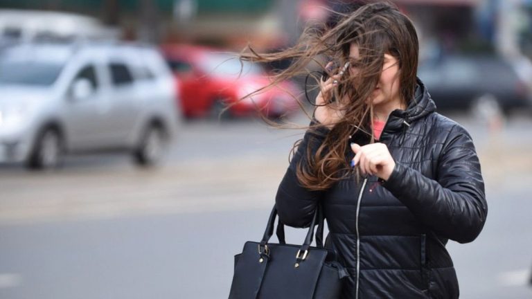 Avertizare meteorologică pentru Moldova. Vântul va crește în intensitate în următoarele zile.