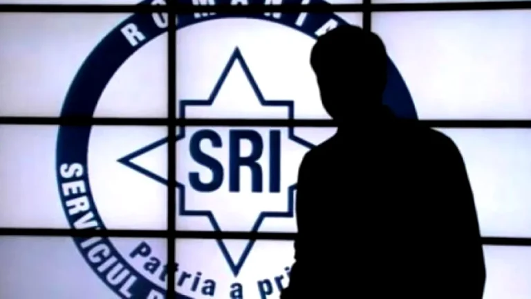 Videoclip aniversar al SRI: un ghiocel drăguț, purtând ochelari de soare și un palton cu guler ridicat / Mesajul: „Nu mai sunt acoperiți”
