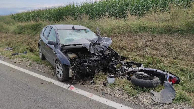 Accidentul mortal de la Costești: Motociclistul decedat era sau nu pe contrasens când a apărut în fața mașinii pe un vârf de pantă? Daunele au fost influențate de acțiunile șoferului.