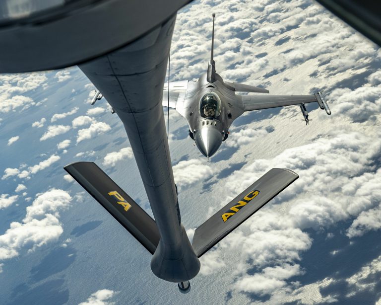 Al doilea membru al echipajului avionului doborât de Iran este în continuare dispărut.
