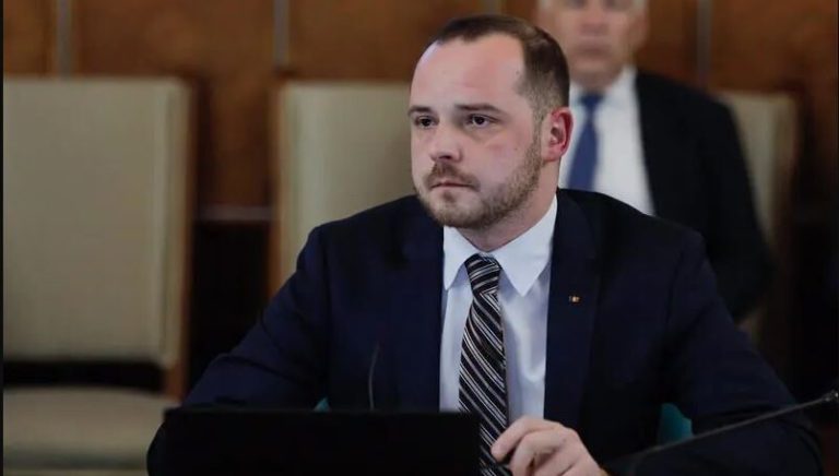 Alexandru Rogobete: Un posibil scenariu ar fi să compensăm suma de trei miliarde de lei către Pfizer cu alte medicamente. Asta înseamnă să achiziționăm alte produse. Această variantă va fi cu siguranță luată în considerare.