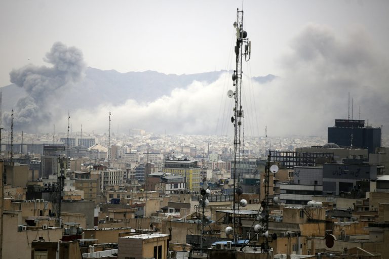 Armata israeliană îi sfătuiește pe cetățenii din Iran să nu folosească trenurile.