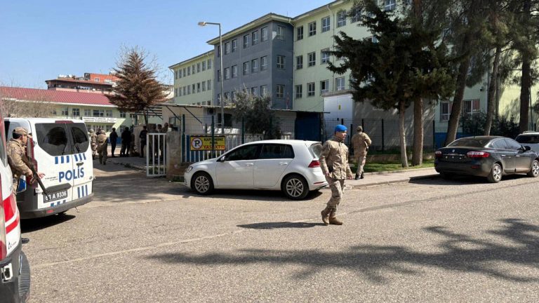 Atac armat la un liceu din Turcia. Cel puțin 16 răniți.