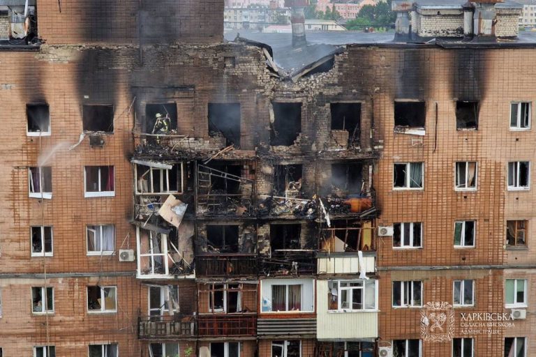 Atac cu drone de Paște în regiunea Harkov din Ucraina: civili răniți.