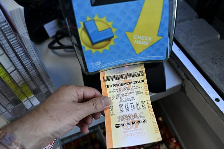 Câștigătorul jackpotului loteriei naționale din Londra nu a revendicat premiul de 10,6 milioane de lire sterline, iar banii vor fi donați unor cauze nobile susținute de loterie.